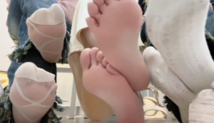 三人小姐姐脚下羞辱 YC-250628-3-97LZTD-450681